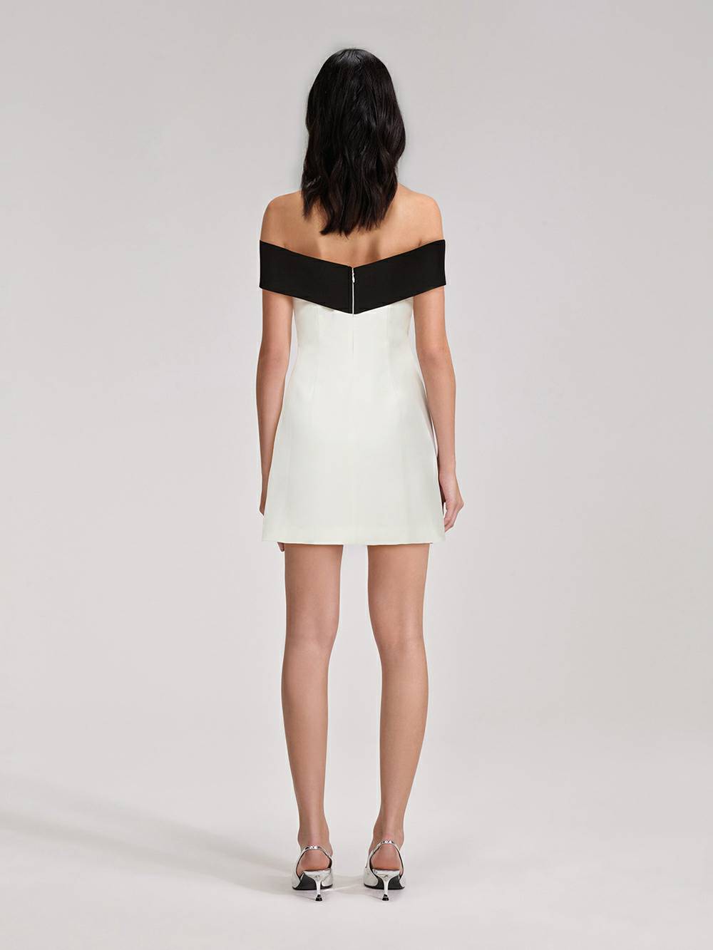 Liz  | Elegante Jurk met off shoulder strik Mykozo